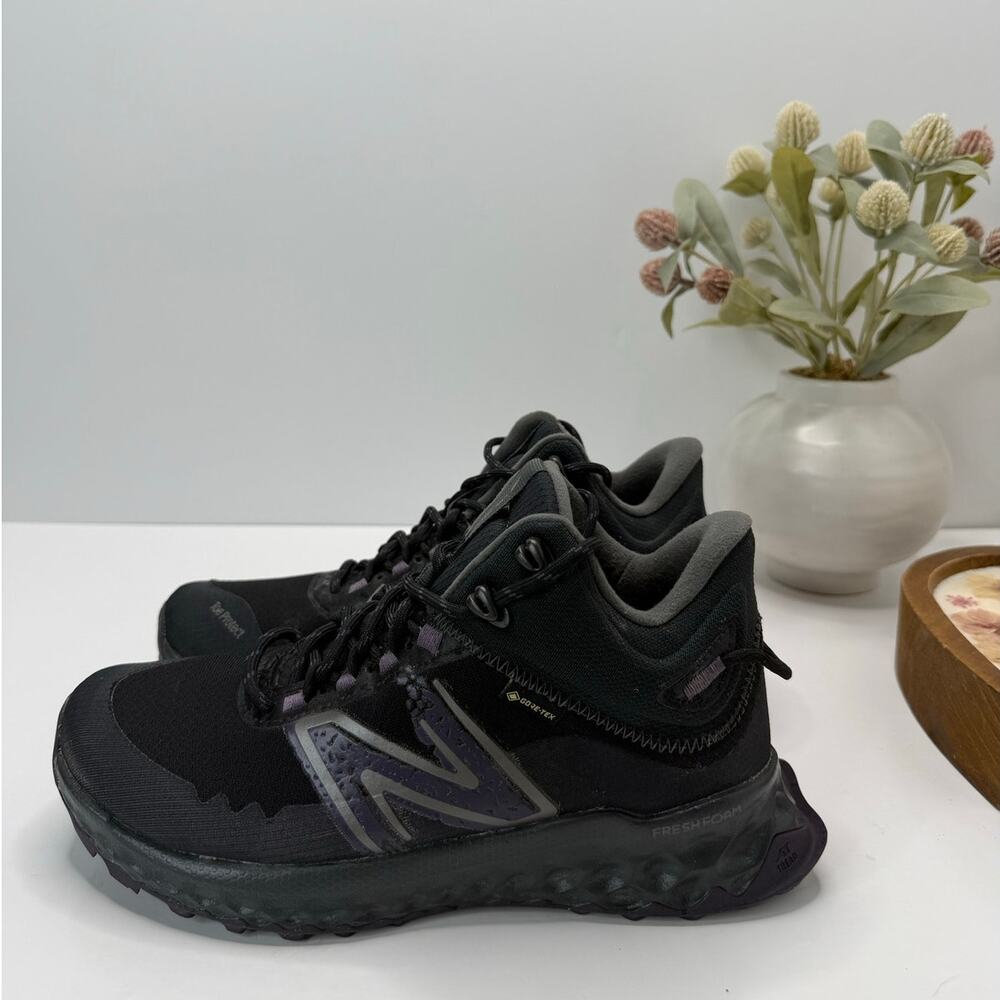 New Balance Fresh Foam Garoe V1 Midcut Gore-Tex Trail Running Shoe Black Women 7